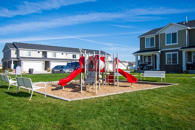 Några radhus och en lekpark