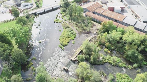 Flygbild över Tidan mellan Stadskvarnen och Katrinefors